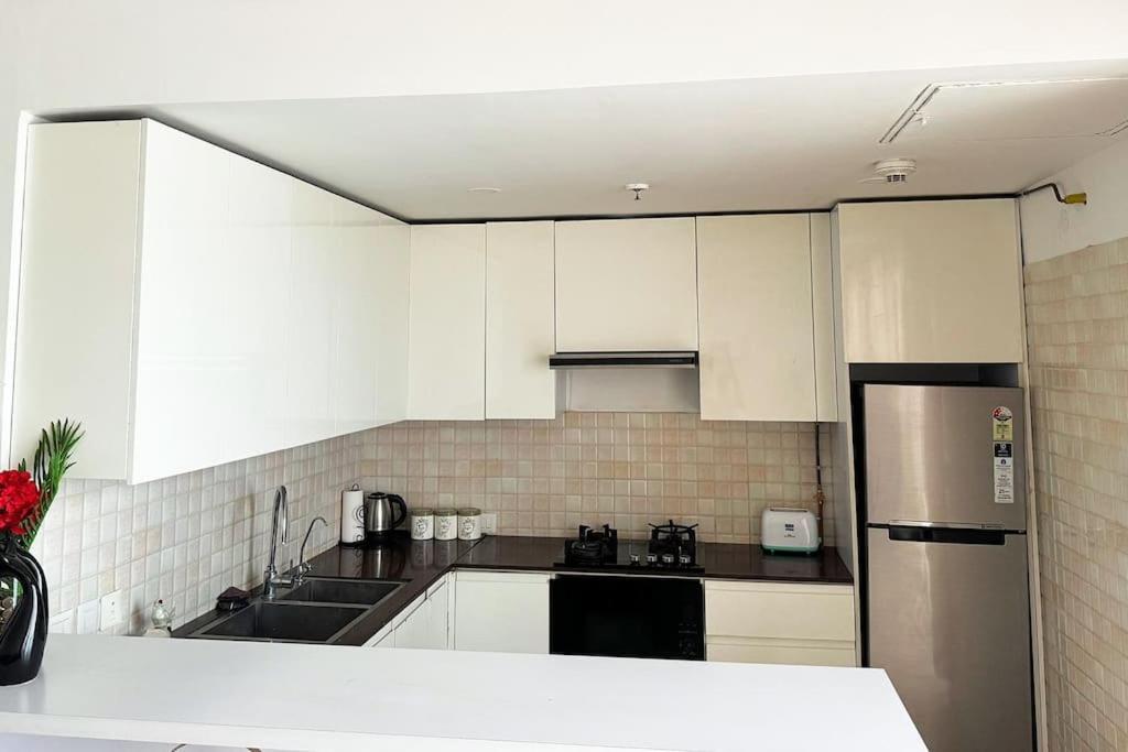 Skyhigh Luxurious Cozy 2bhk 0 Kms From Delhi Apartment New Delhi