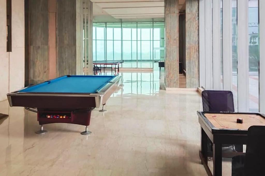Apartment Skyhigh Luxurious Cozy 2bhk 0 Kms From Delhi *