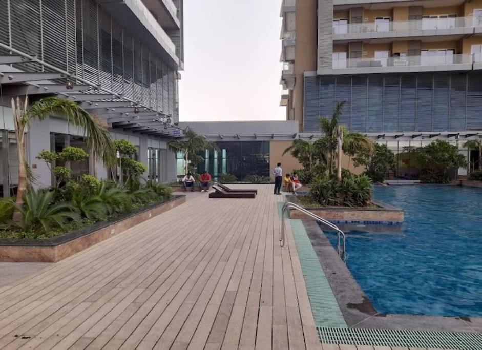Skyhigh Luxurious Cozy 2bhk 0 Kms From Delhi