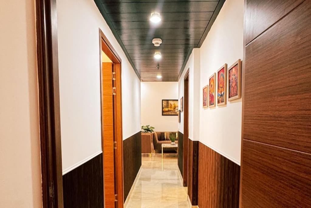 Skyhigh Luxurious Cozy 2bhk 0 Kms From Delhi Apartment *