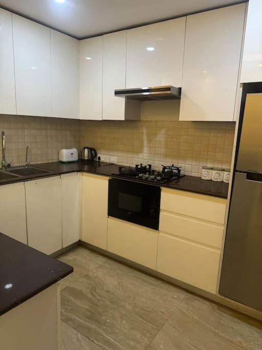 Skyhigh Luxurious Cozy 2bhk 0 Kms From Delhi New Delhi