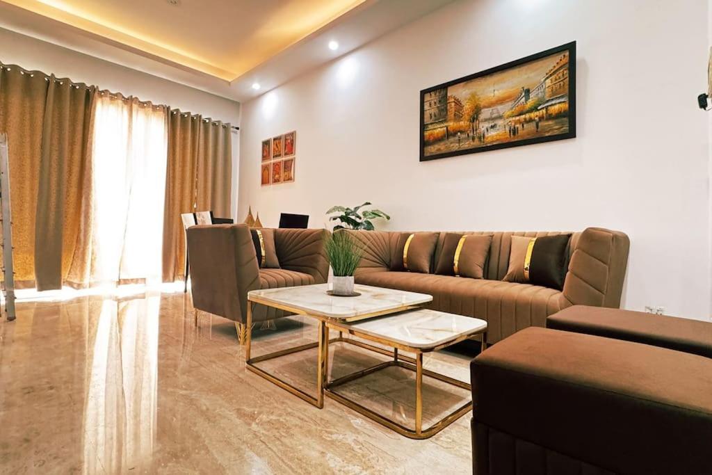 Apartment Skyhigh Luxurious Cozy 2bhk 0 Kms From Delhi